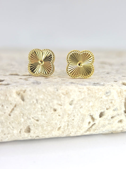 925 Sterling Silver Clover Stud Earrings – 18K Gold Plated