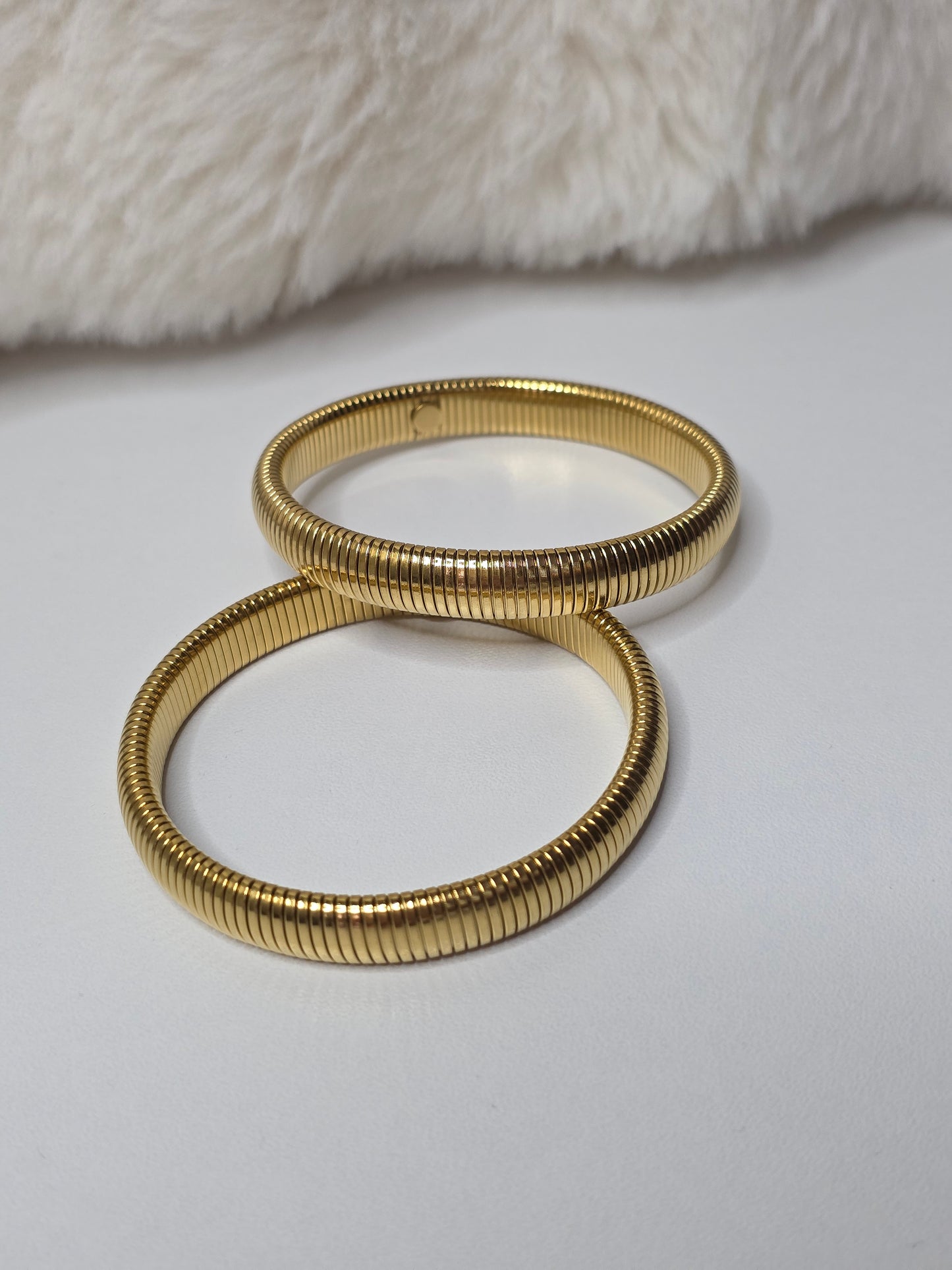 18K Gold-Plated Ribbed Bangle – Bold, Waterproof & Hypoallergenic