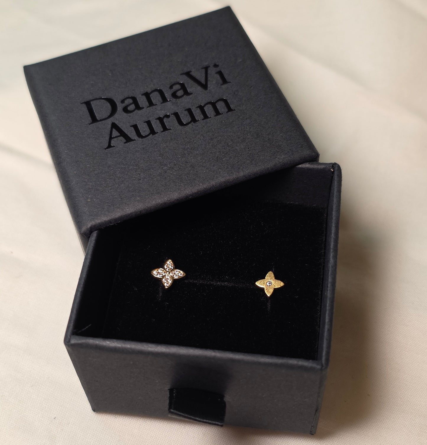 Four-Leaf Clover Stud Earrings – 925 Sterling Silver | 18k Gold Plated | Lucky Charm Jewelry