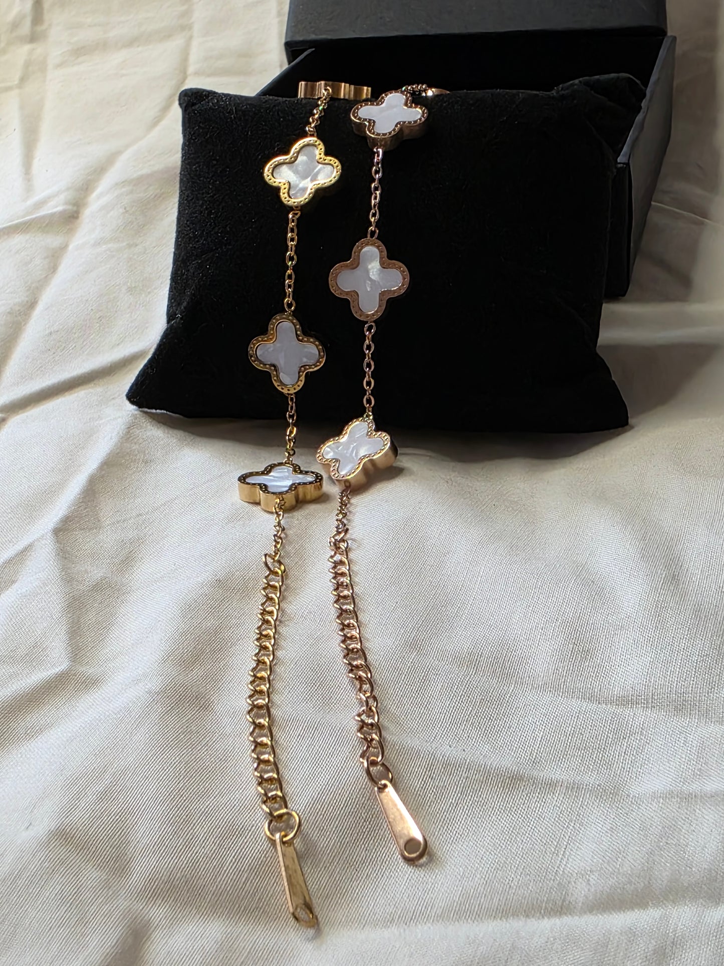 Double-Sided Clover Charm Bracelet – 18K Gold Plated