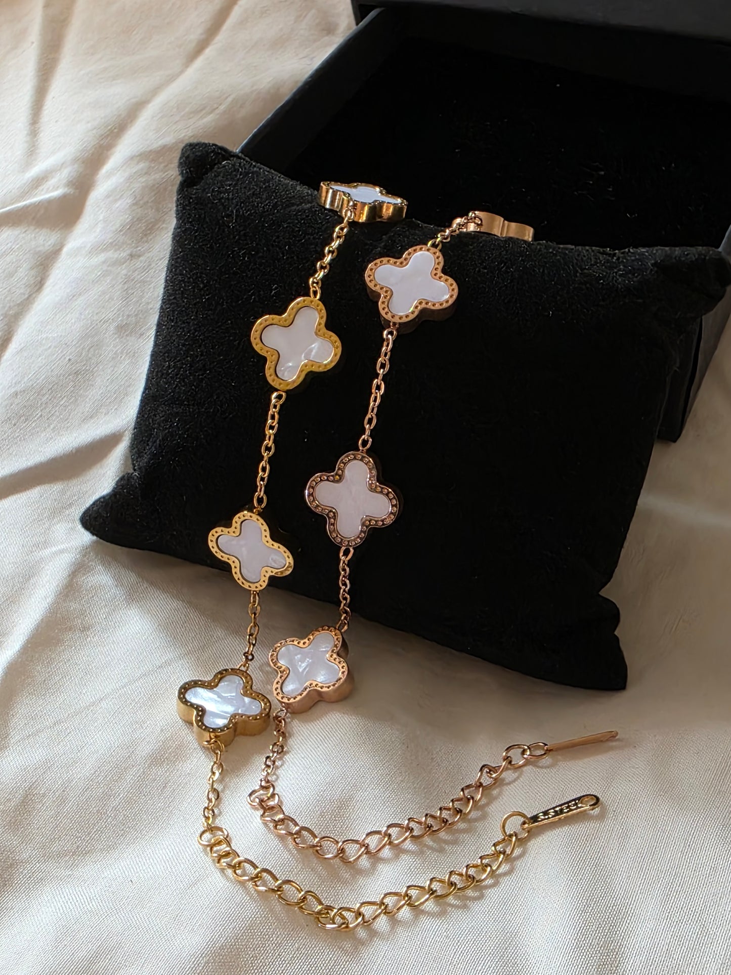 Double-Sided Clover Charm Bracelet – 18K Gold Plated