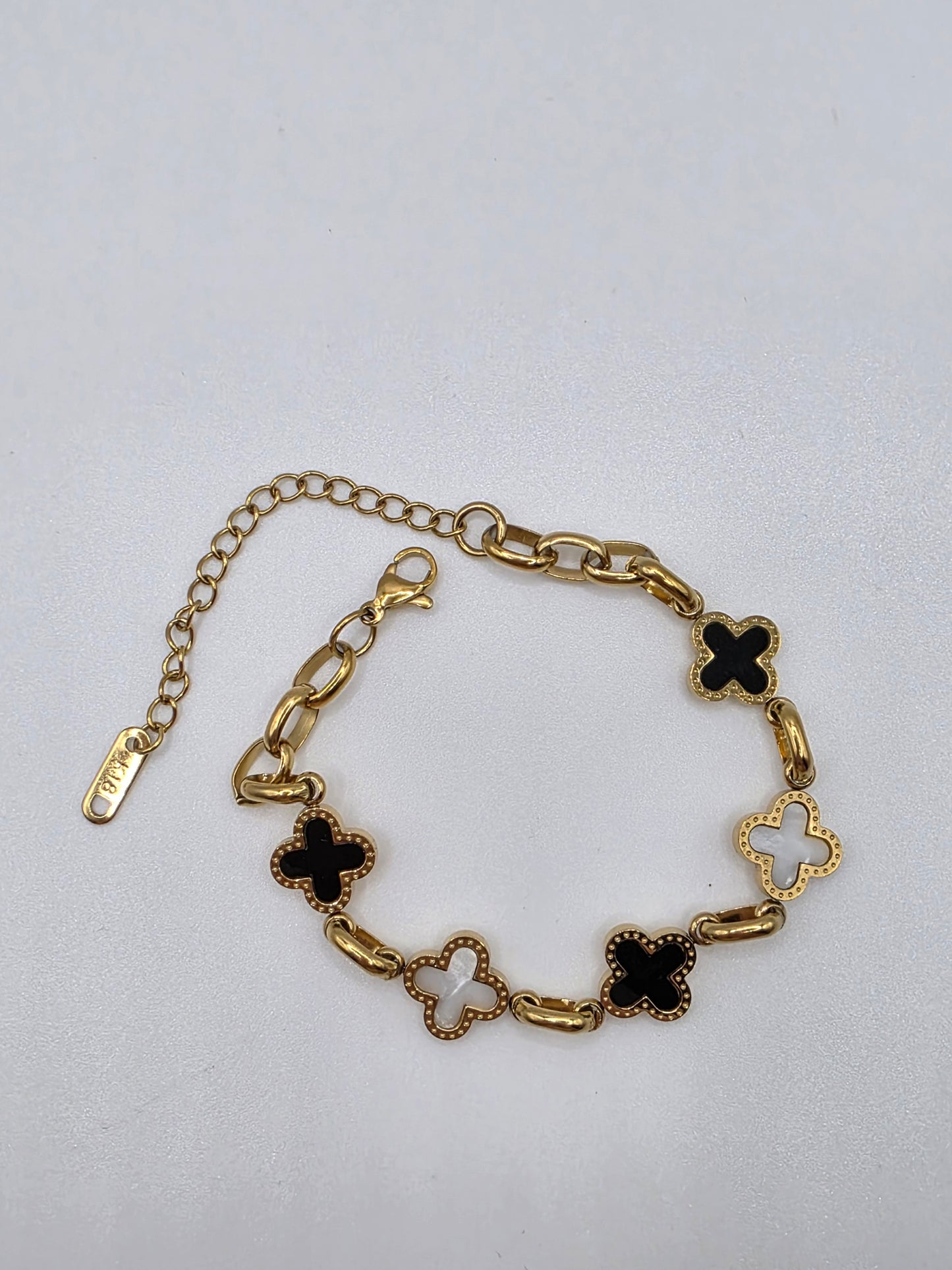 Designer-Inspired Clover Charm Bracelet – Gold & Silver Finishes