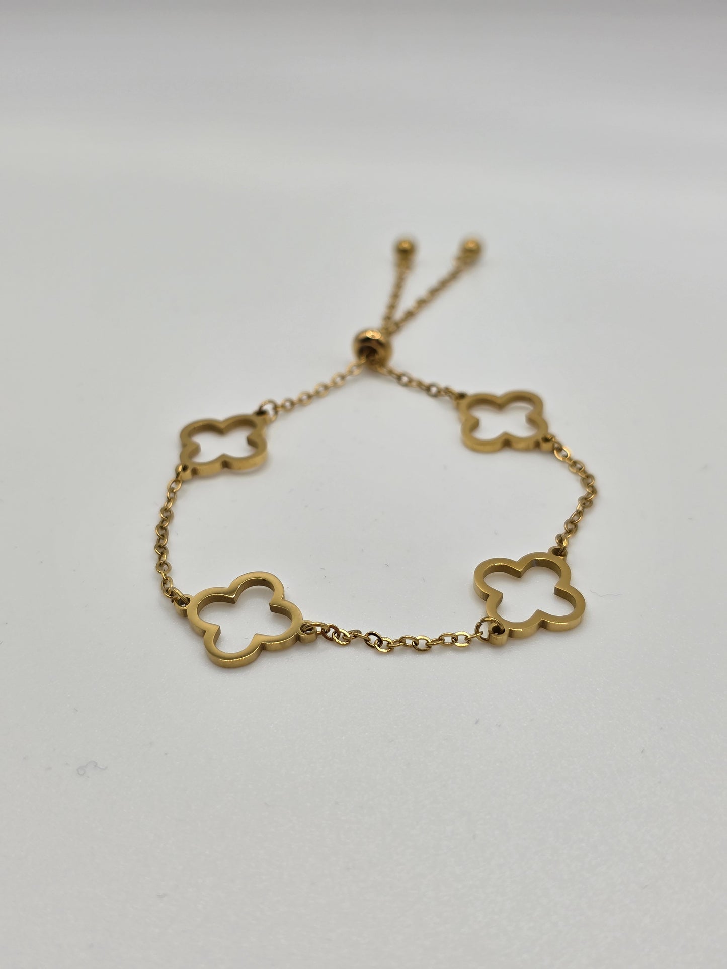 Elegant Hollow Clover Adjustable Bracelet – 18k Gold Plated Stainless Steel