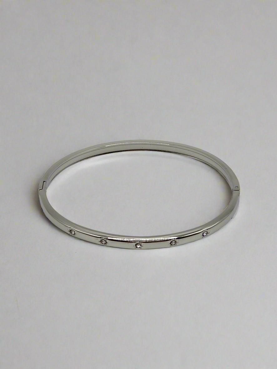 Minimal Sparkle: Sleek Silver-Plated Bangle – Designer-Inspired Stainless Steel