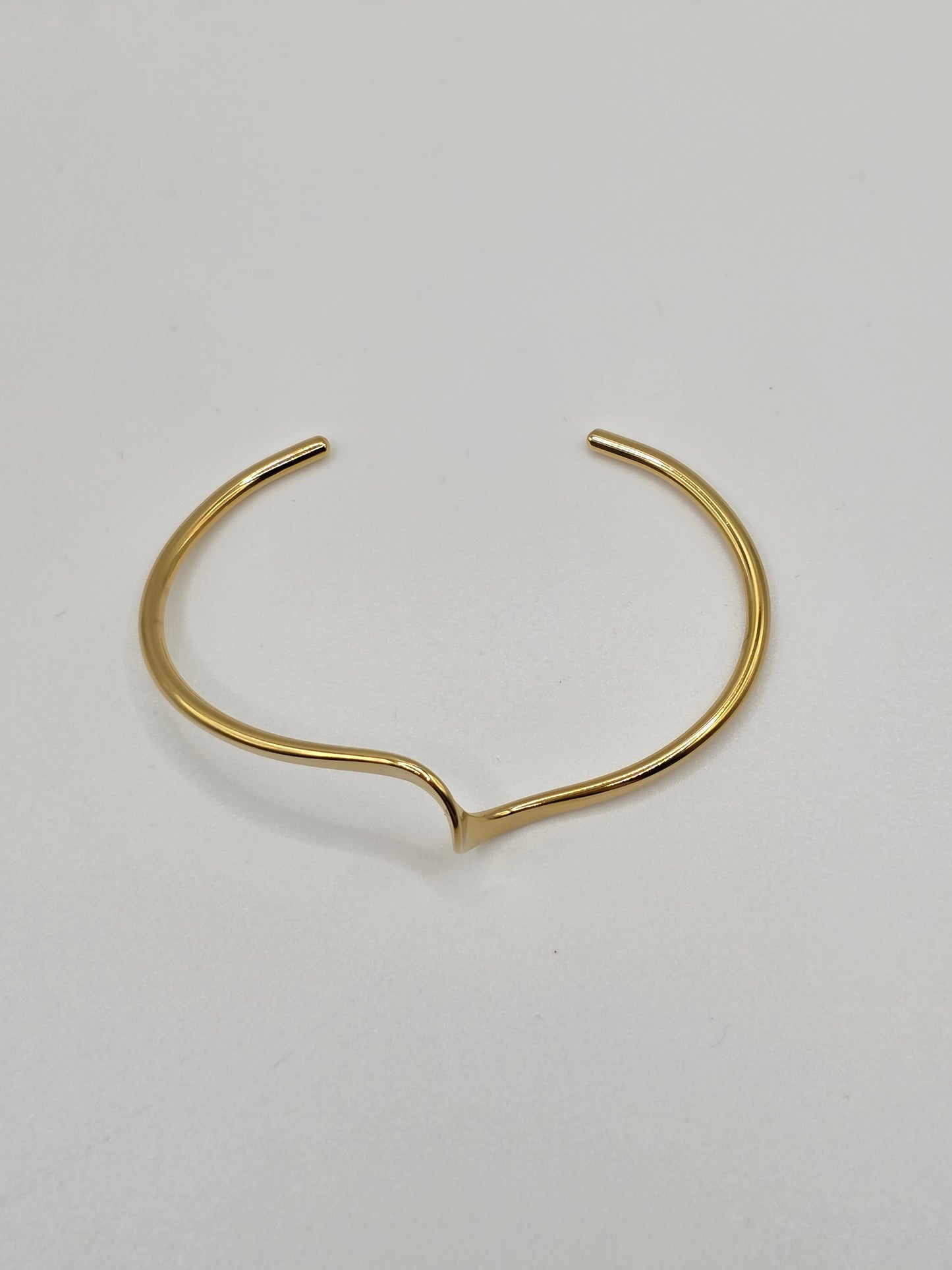 Modern Curve Gold Bangle – 18K Gold Plated