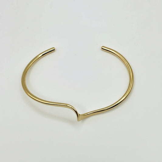 Modern Curve Gold Bangle – 18K Gold Plated