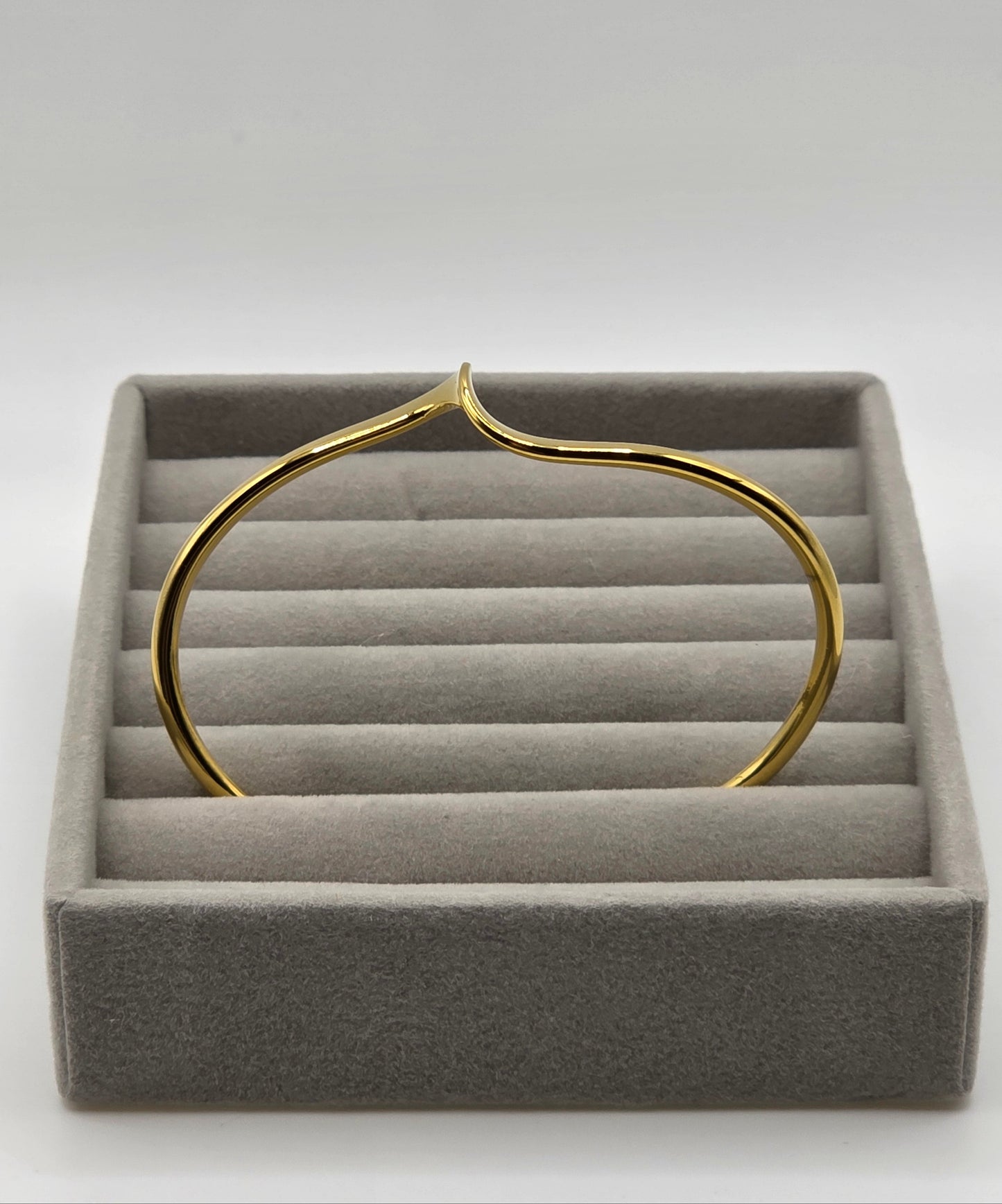 Modern Curve Gold Bangle – 18K Gold Plated