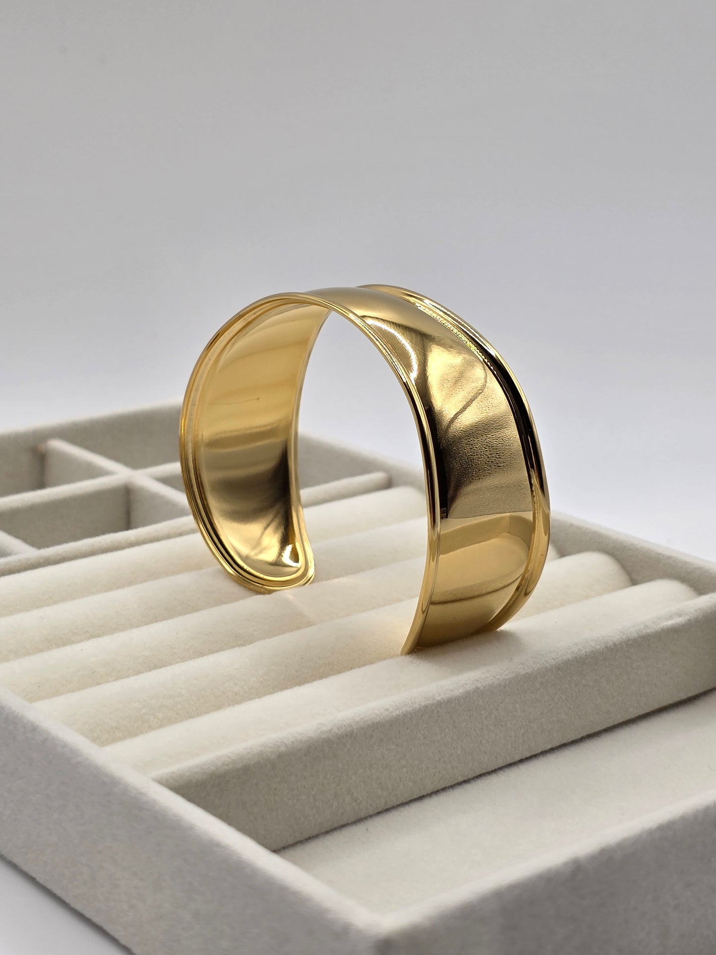 Abstract Wave Gold Bangle – 18K Gold Plated