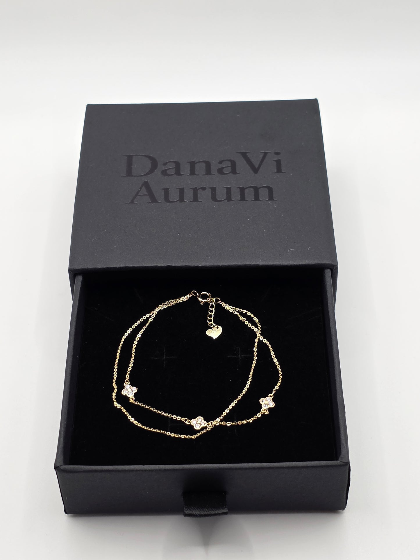 Timeless Elegance – 14K Gold Dainty Flower Charm Adjustable Bracelet
