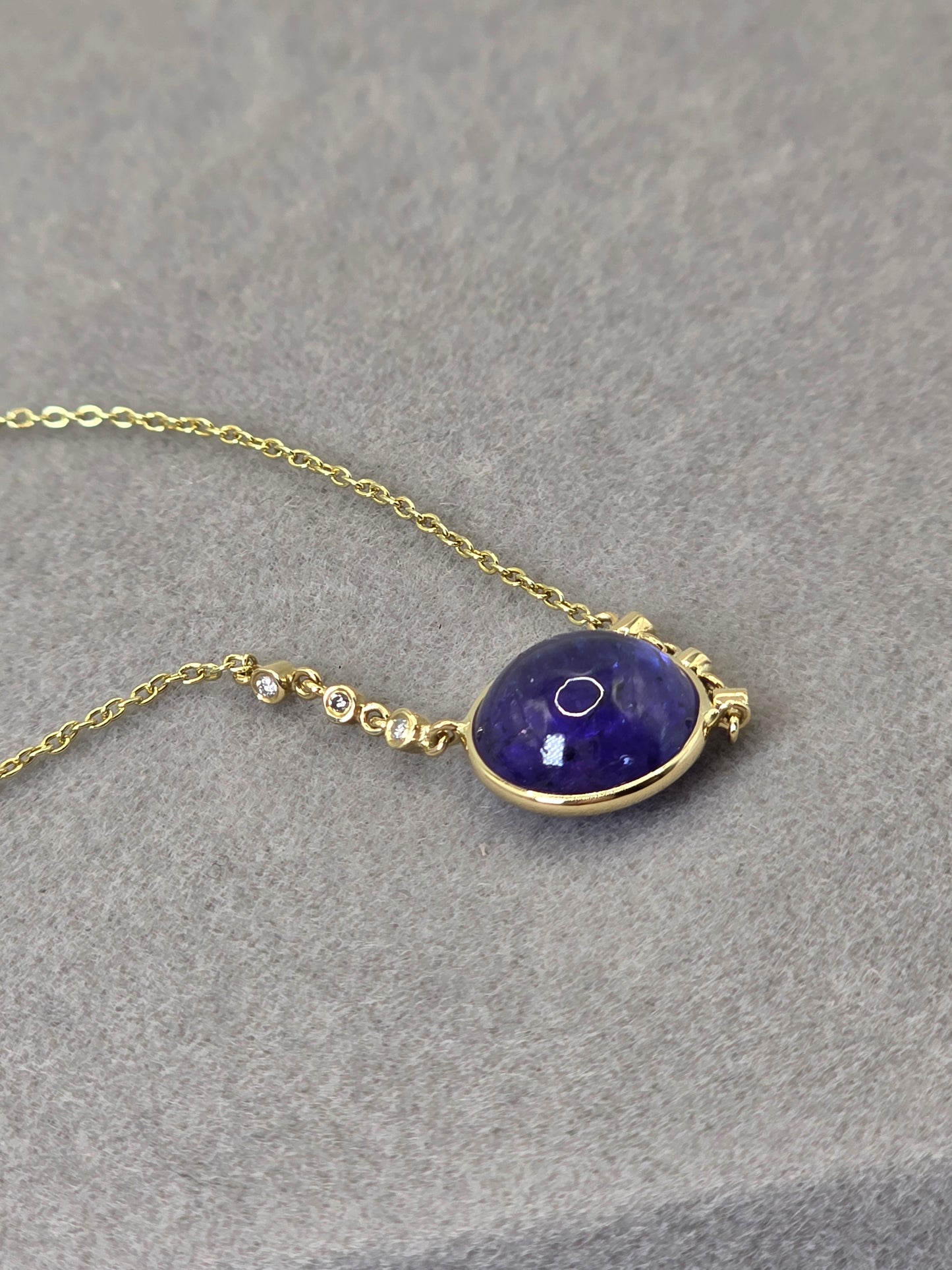 Golden Aura – 14K Yellow Gold & Tanzanite Cable Bracelet