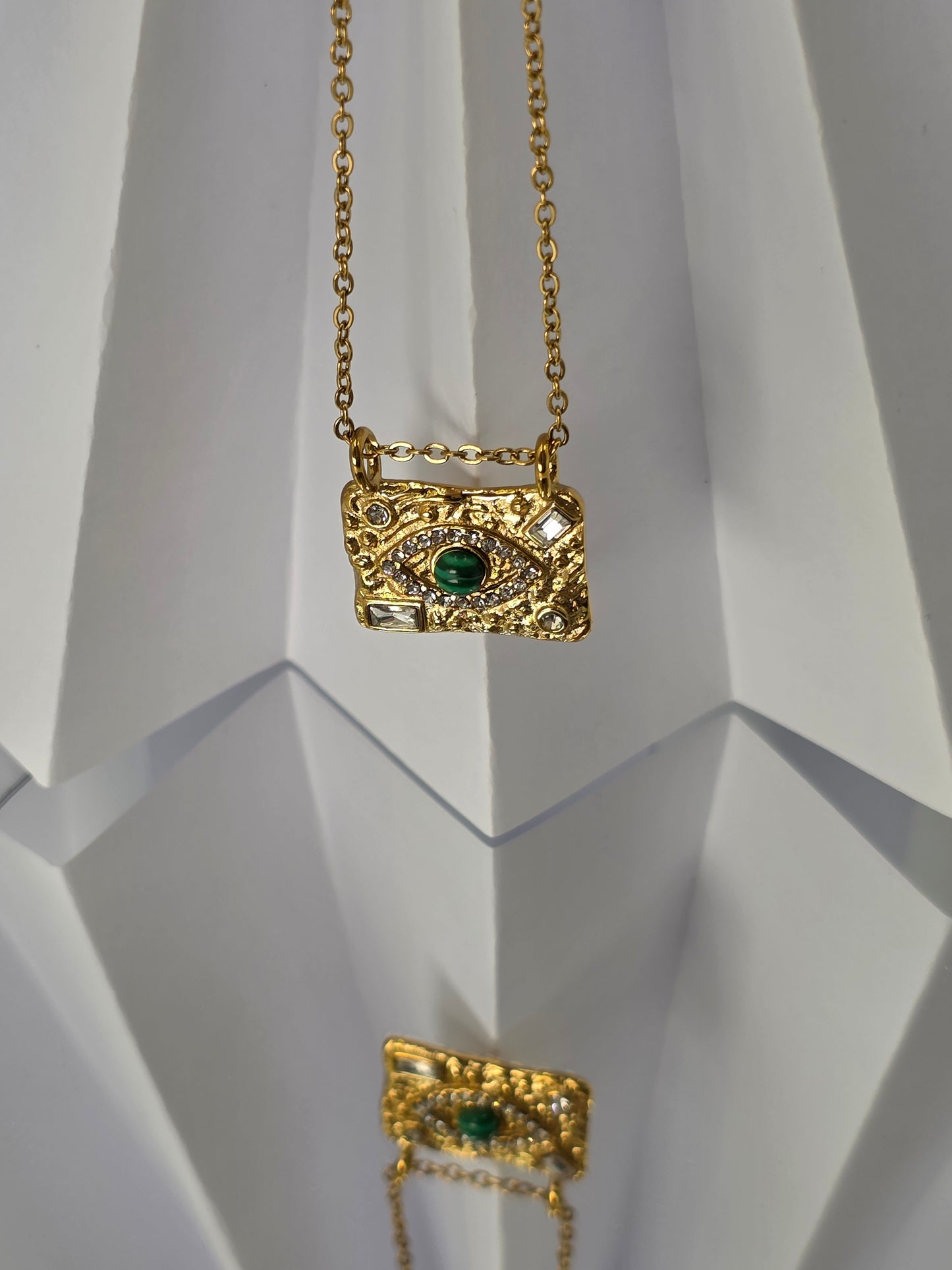 Malachite Evil Eye Pendant Necklace – Gold Textured Finish
