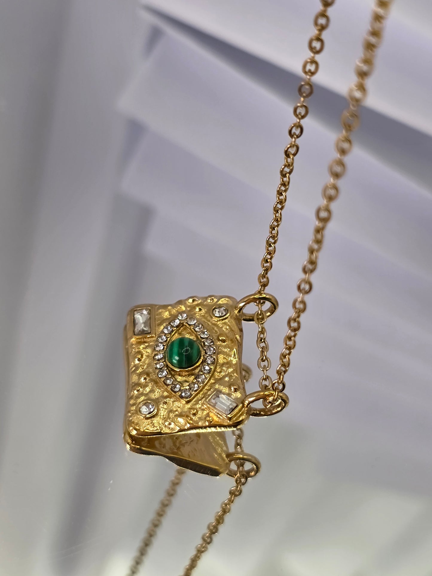 Malachite Evil Eye Pendant Necklace – Gold Textured Finish
