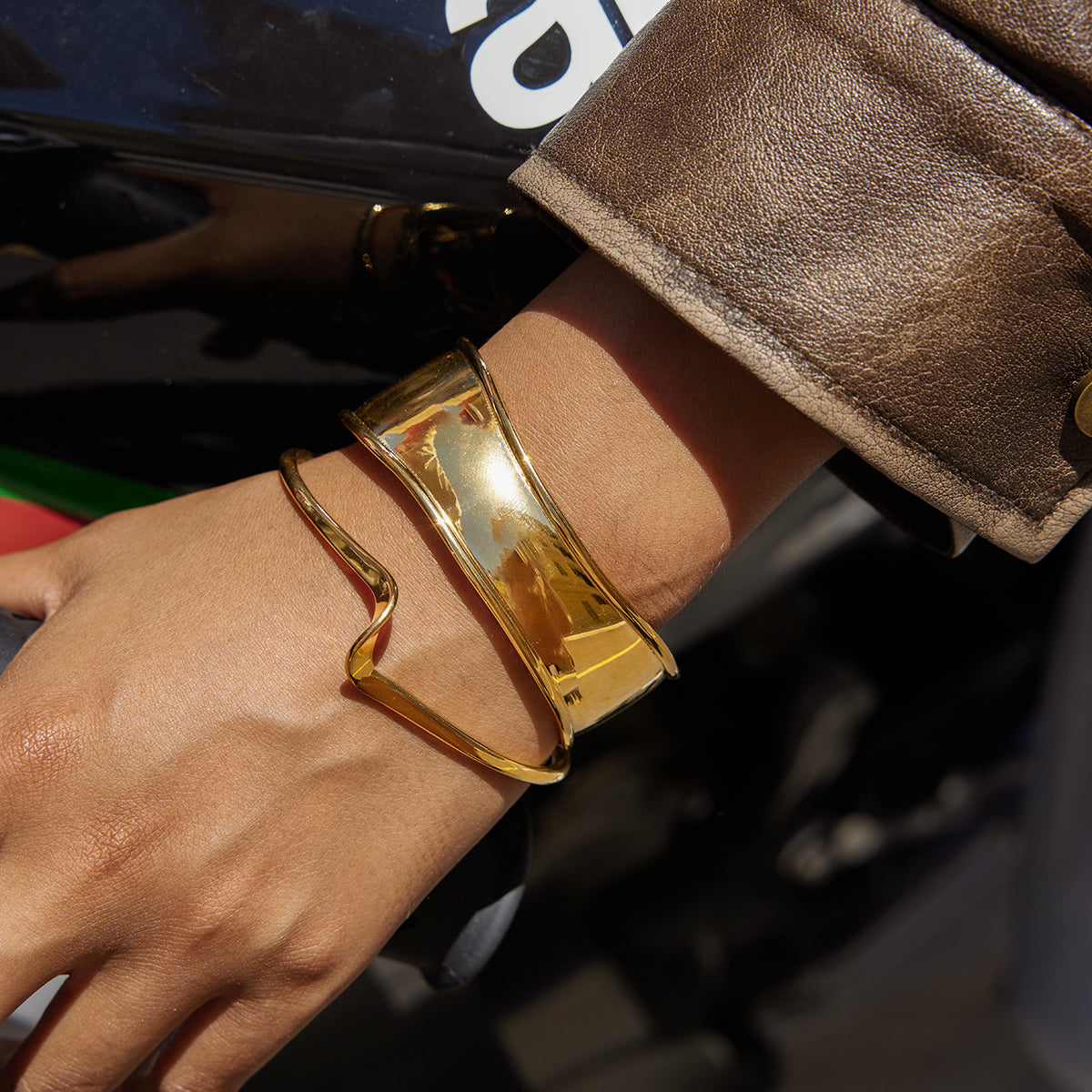 Abstract Wave Gold Bangle – 18K Gold Plated