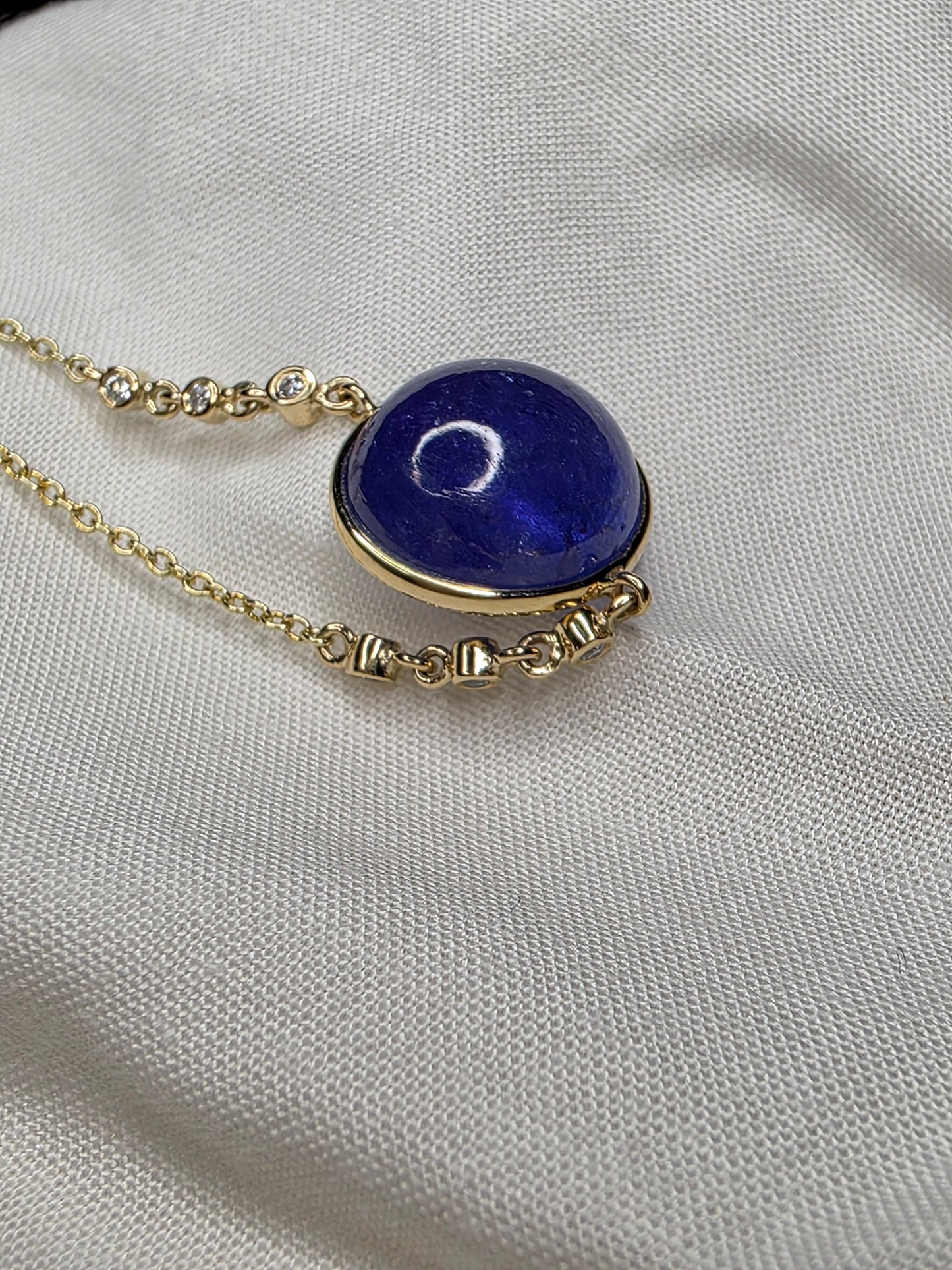 Golden Aura – 14K Yellow Gold & Tanzanite Cable Bracelet