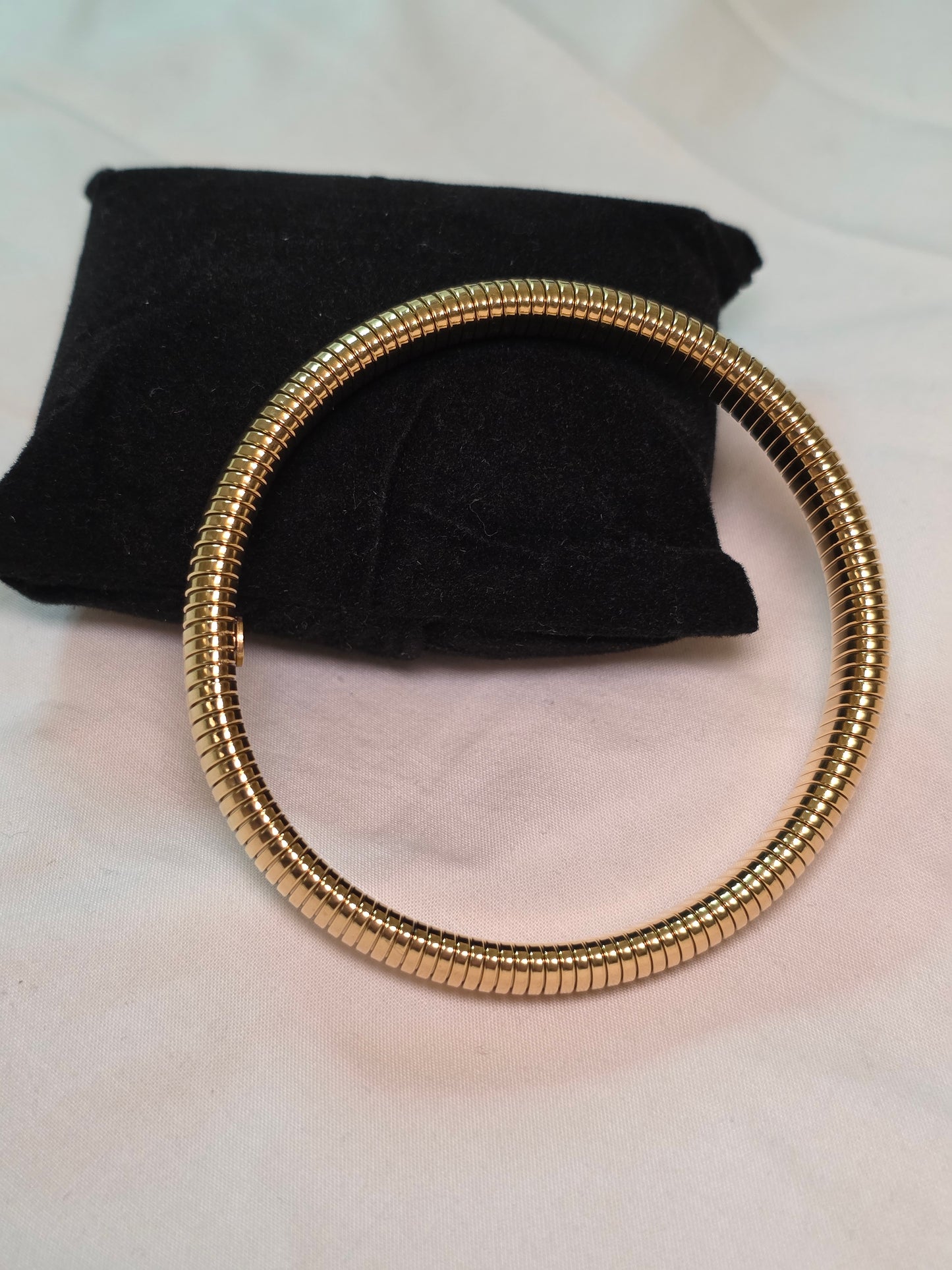 18K Gold-Plated Ribbed Bangle – Bold, Waterproof & Hypoallergenic