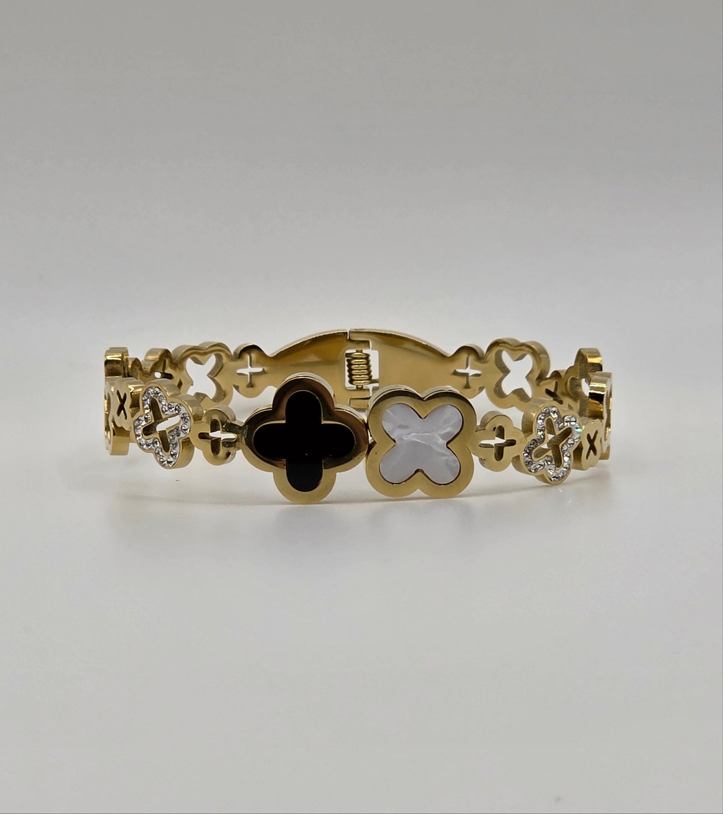 Enchanted Clover Motif Bangle – Gold Plated