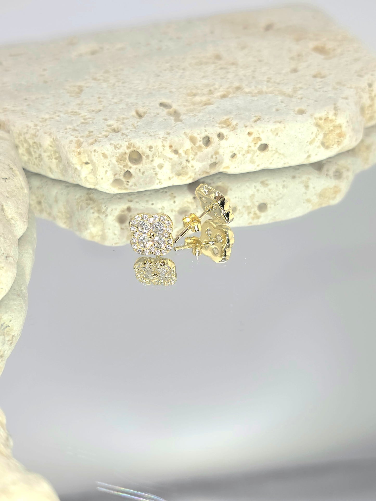 925 Sterling Silver Clover Stud Earrings – 14K Gold Plated