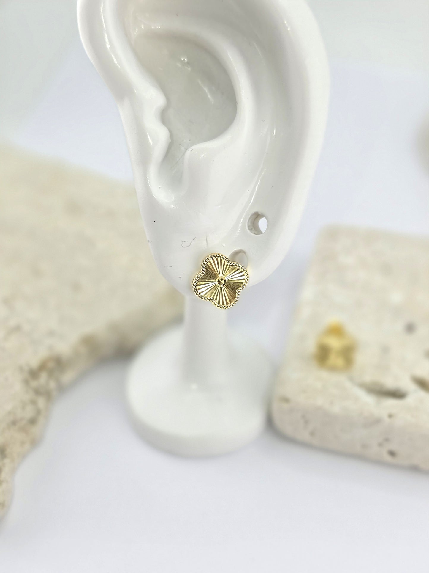 925 Sterling Silver Clover Stud Earrings – 18K Gold Plated