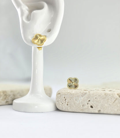 925 Sterling Silver Clover Stud Earrings – 18K Gold Plated
