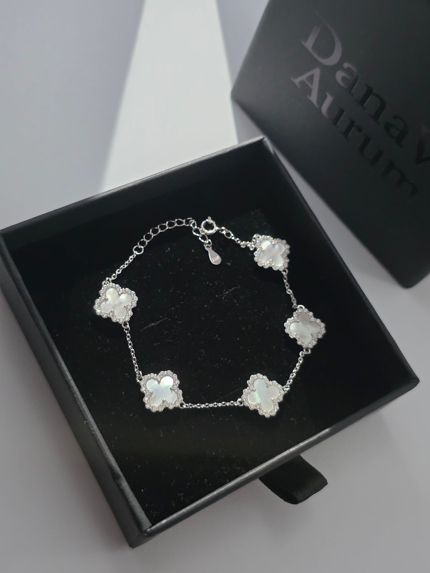Clover Luxe Bracelet – 925 Sterling Silver with Iridescent Shell