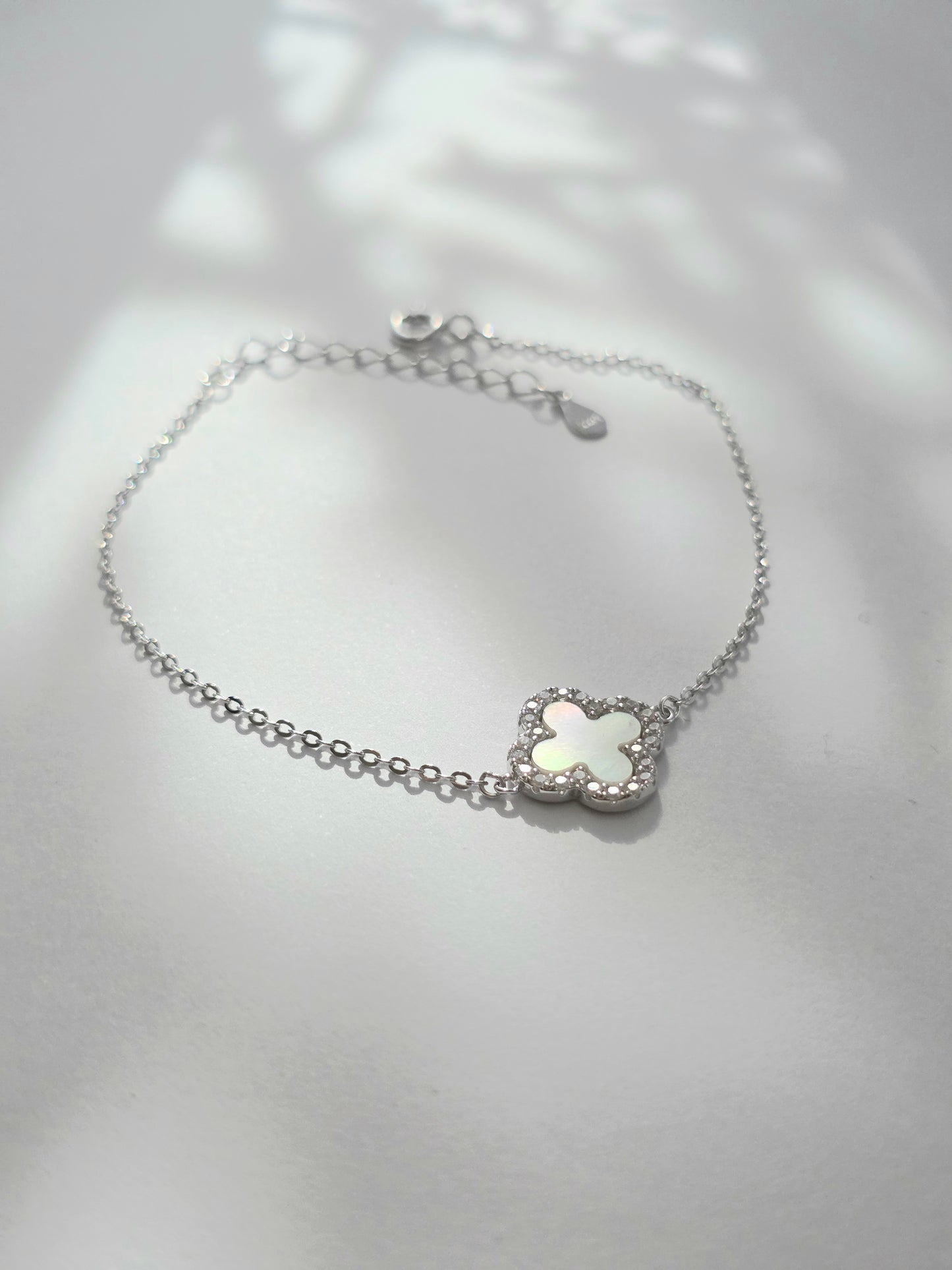 925 Sterling Silver Clover Bracelet with Iridescent Shell