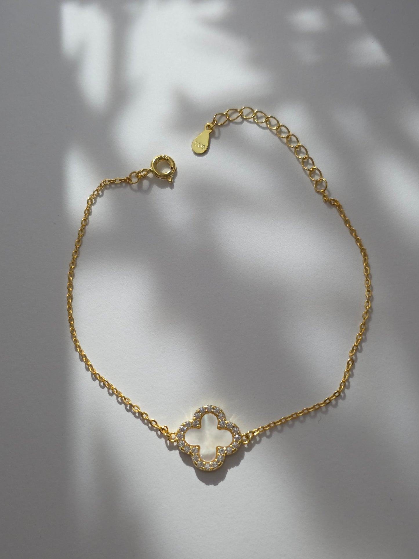 925 Sterling Silver Clover Bracelet 14K Gold Plated – White & Pink Iridescent Shell