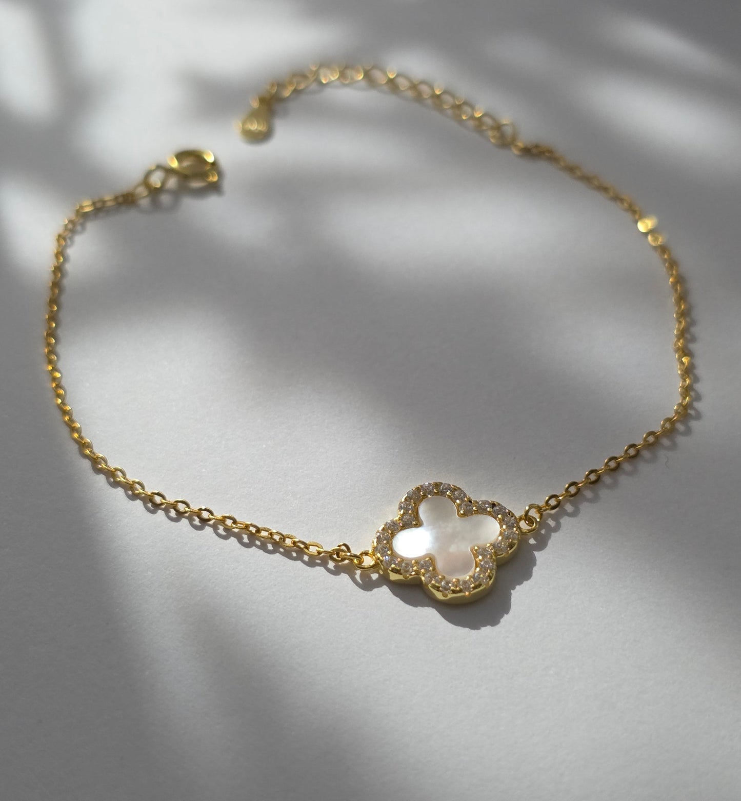 925 Sterling Silver Clover Bracelet 14K Gold Plated – White & Pink Iridescent Shell