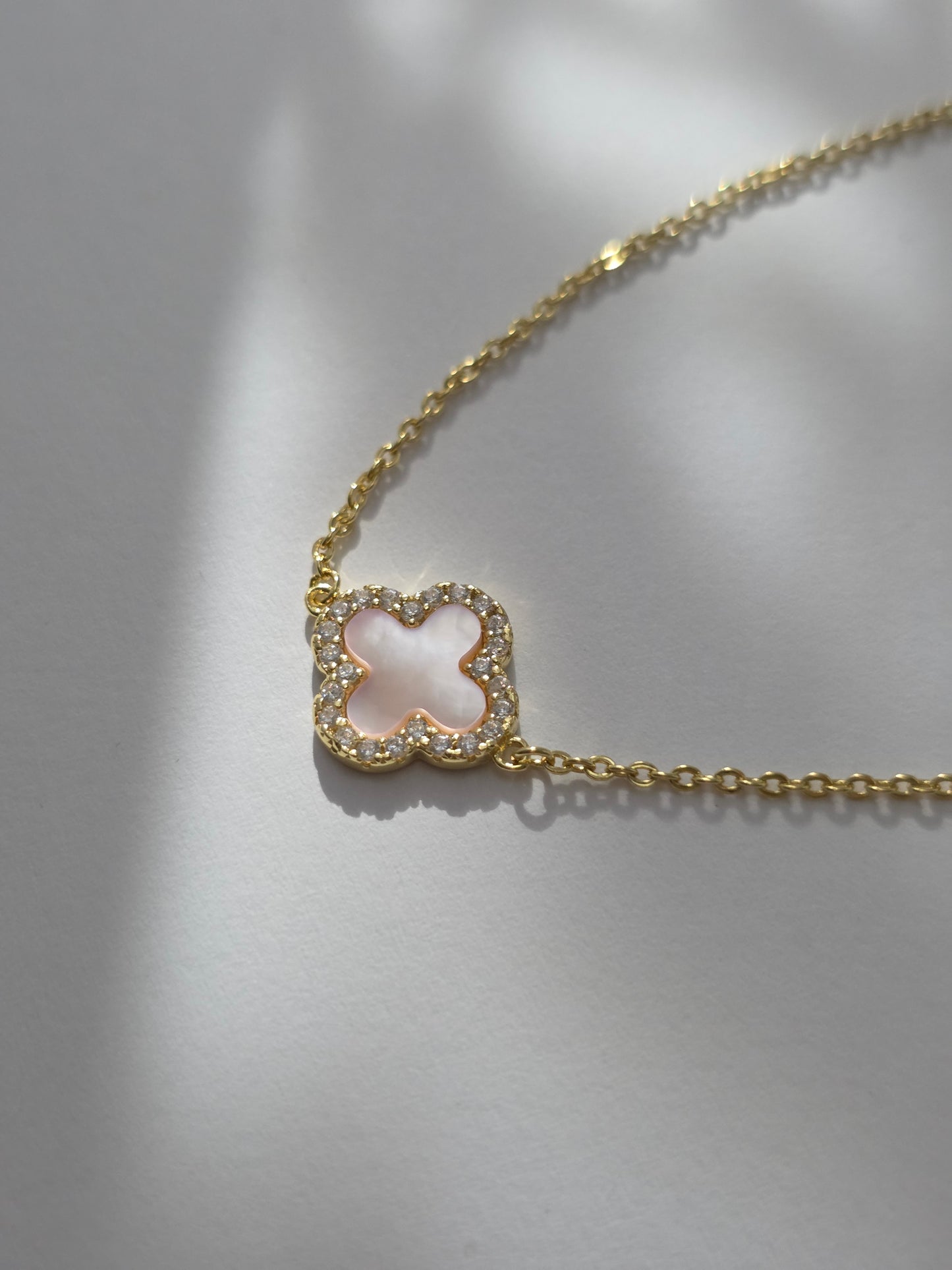 925 Sterling Silver Clover Bracelet 14K Gold Plated – White & Pink Iridescent Shell