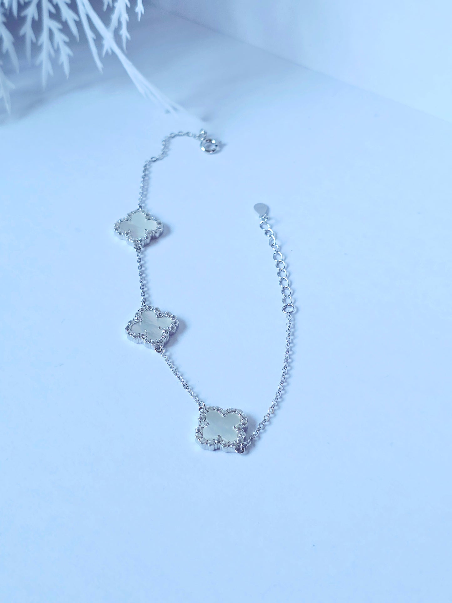 Clover Bracelet – 925 Sterling Silver with Iridescent Shell