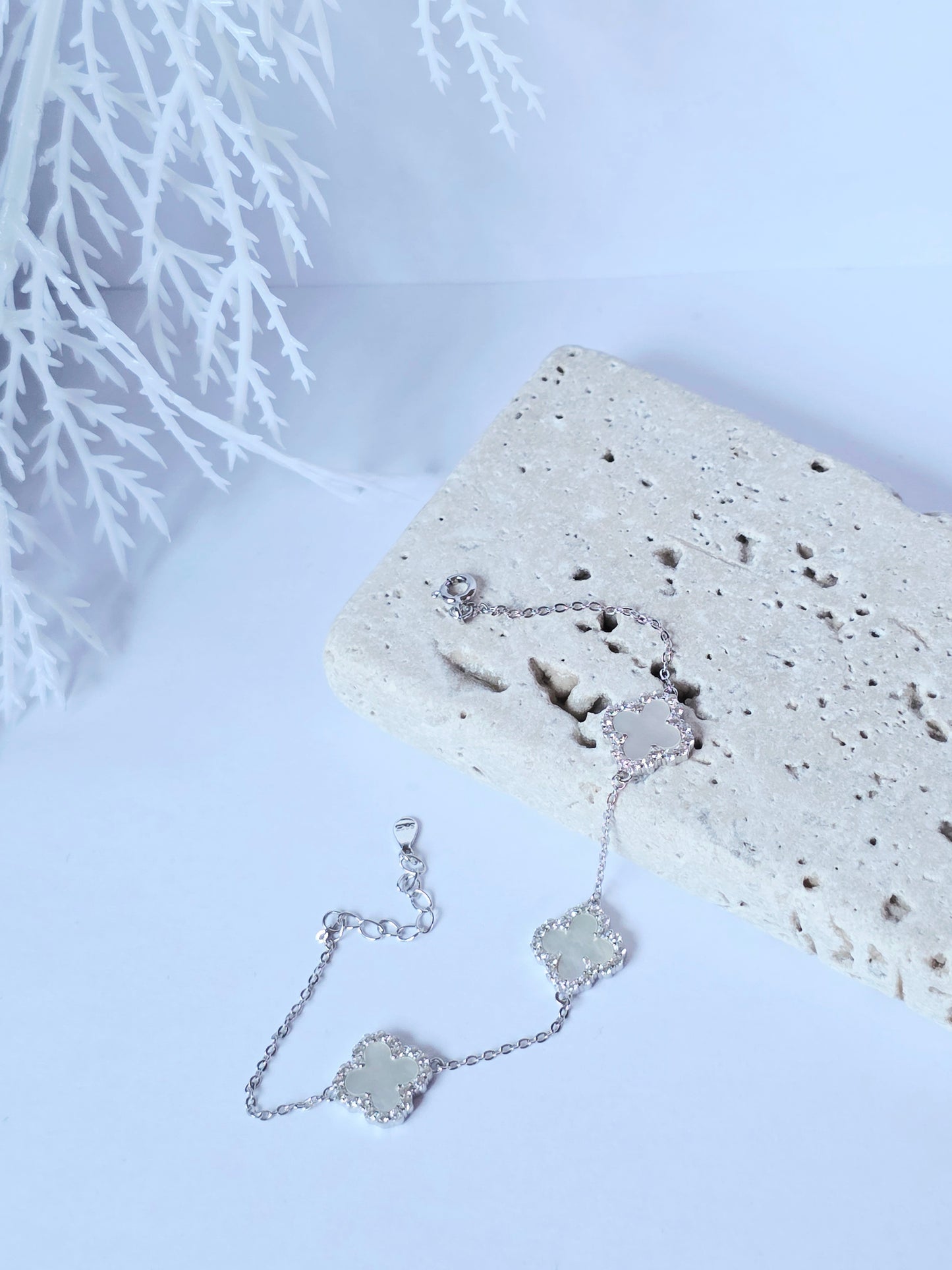 Clover Bracelet – 925 Sterling Silver with Iridescent Shell