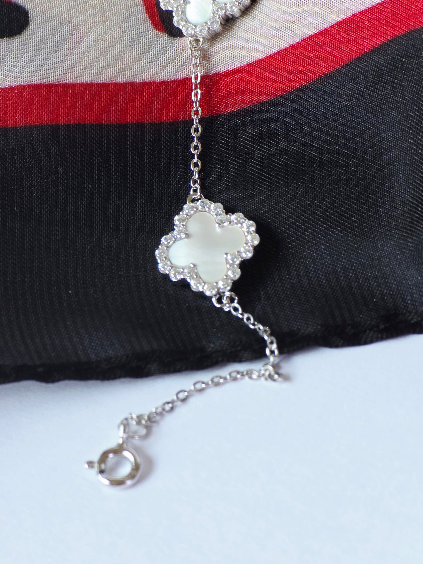 Clover Bracelet – 925 Sterling Silver with Iridescent Shell