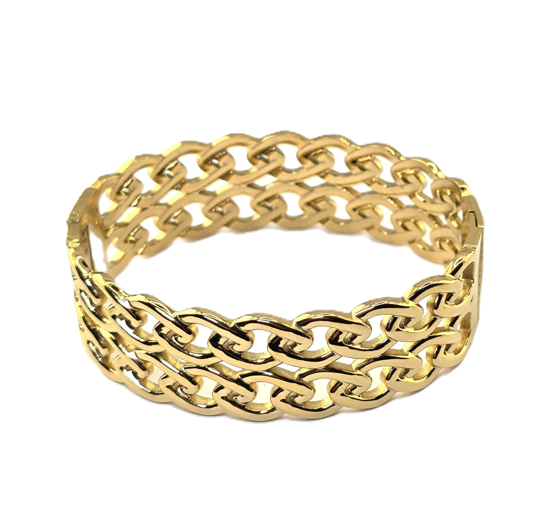 Gold chain-style bangle on a white background danavi aurum