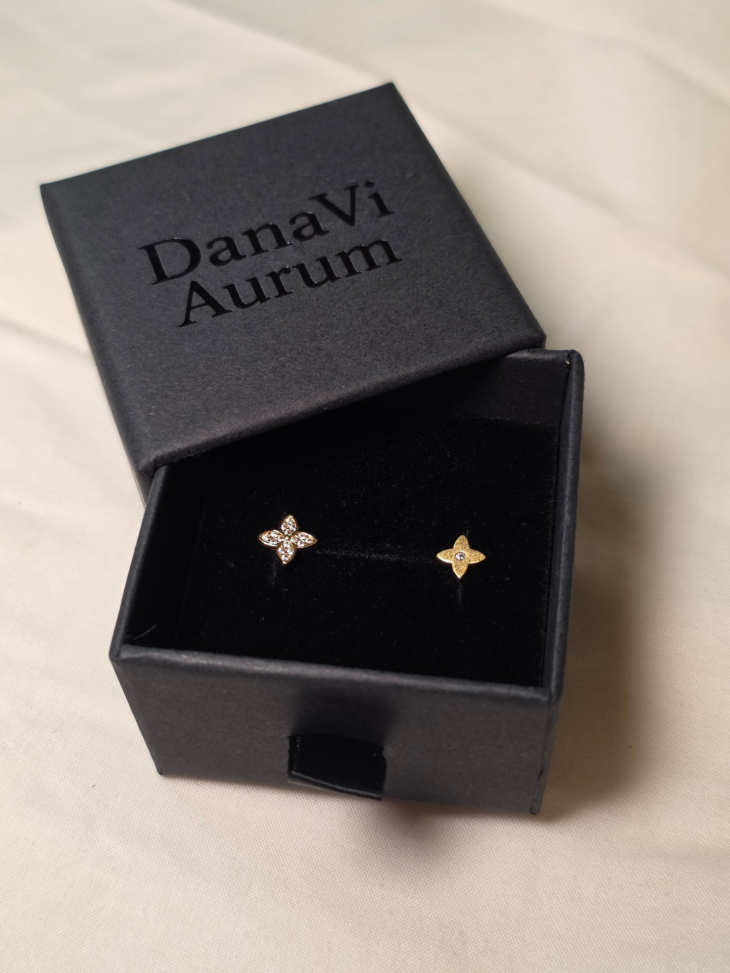 Four-Leaf Clover Stud Earrings – 925 Sterling Silver | 18k Gold Plated | Lucky Charm Jewelry
