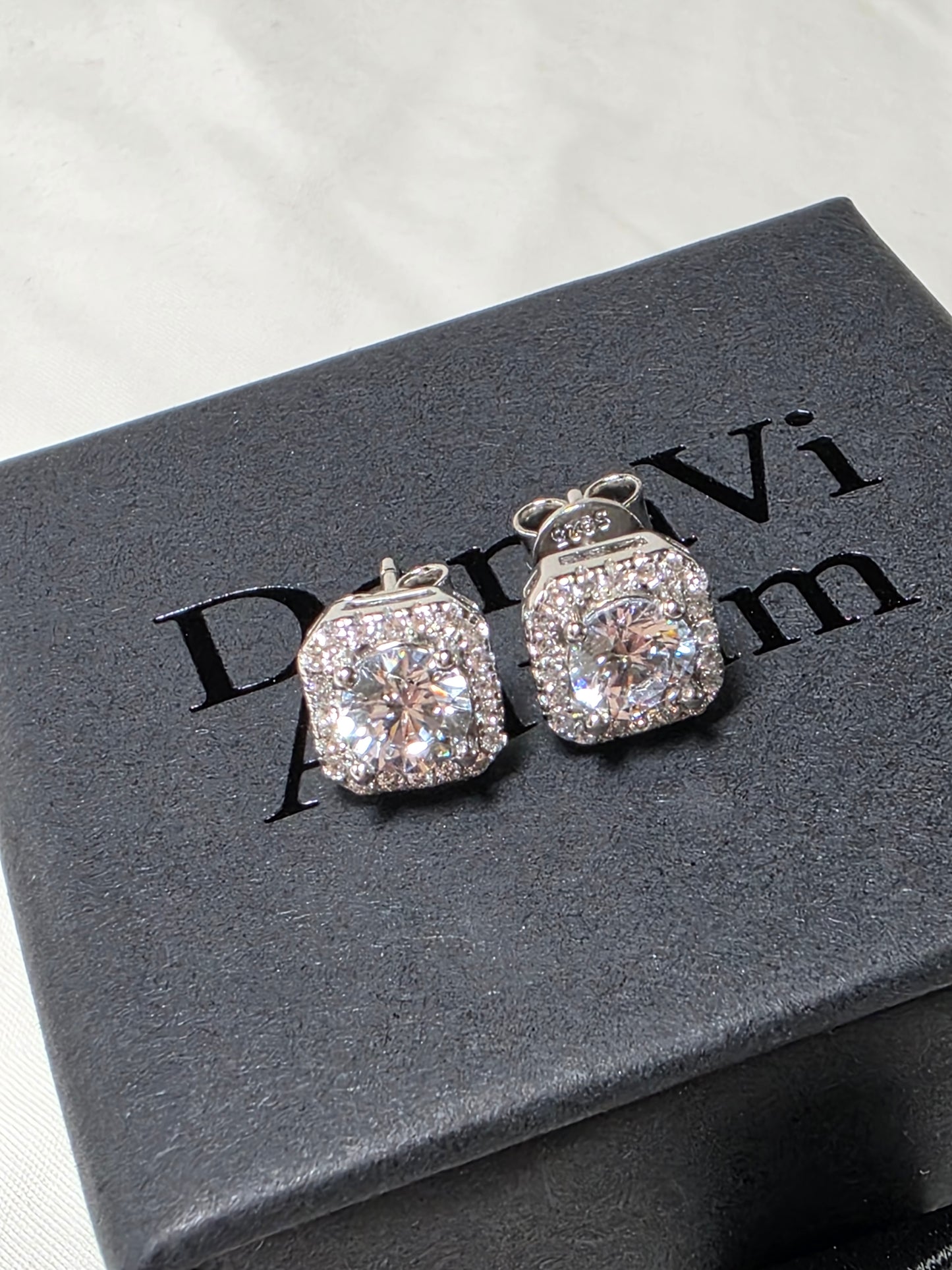 White Sparkle Stud Earrings – 925 Silver