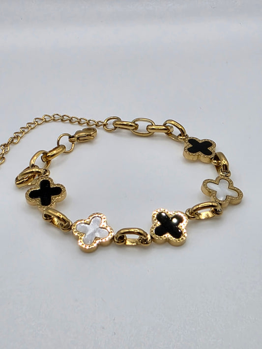 Designer-Inspired Clover Charm Bracelet – Gold & Silver Finishes