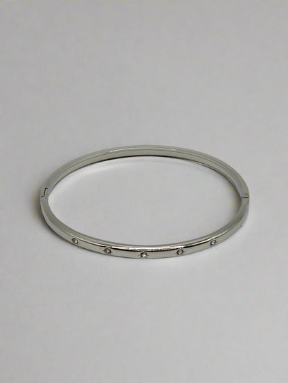 Minimal Sparkle: Sleek Silver-Plated Bangle – Designer-Inspired Stainless Steel