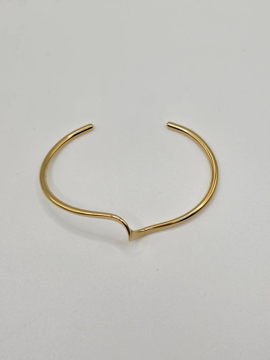 Modern Curve Gold Bangle – 18K Gold Plated