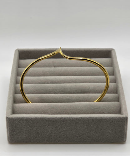 Modern Curve Gold Bangle – 18K Gold Plated