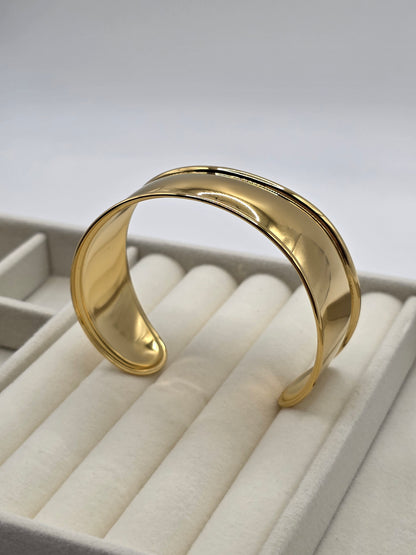 Abstract Wave Gold Bangle – 18K Gold Plated