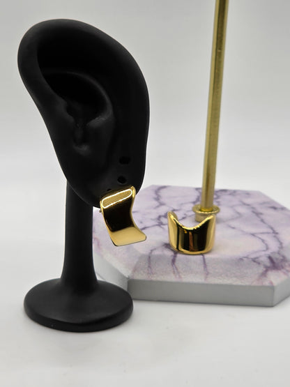 Polished C-Hoop Earrings – 18K Gold Plated