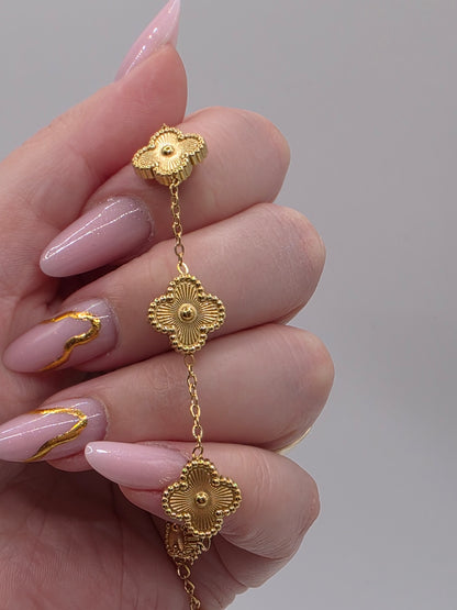 Textured Gold Clover Charm Bracelet – Designer Inspired Elegance