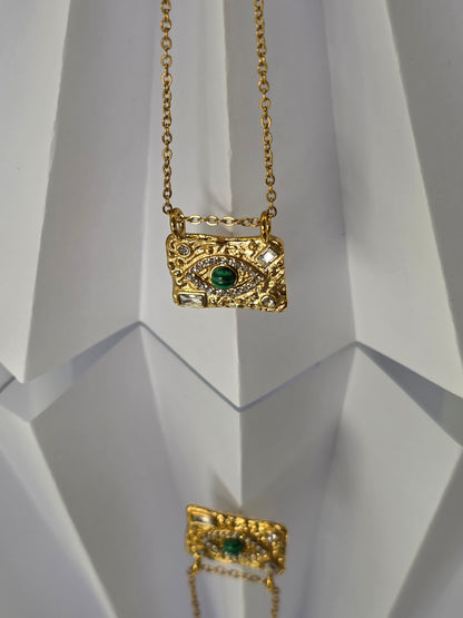 Malachite Evil Eye Pendant Necklace – Gold Textured Finish