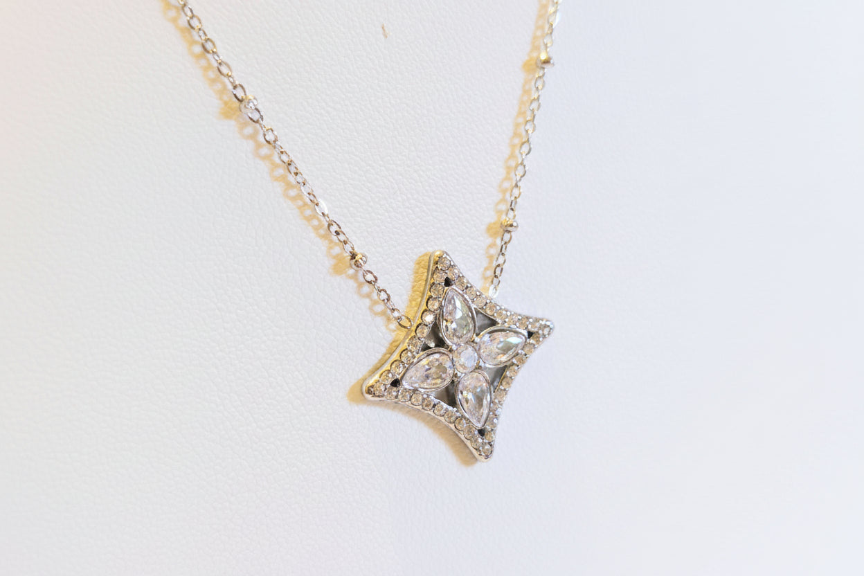 Star Pavé Pendant Necklace - Silver