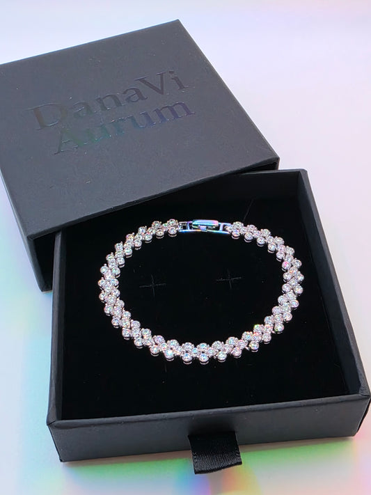 Pearl bracelet in a black box with 'Danavi Aurum' branding on a white background