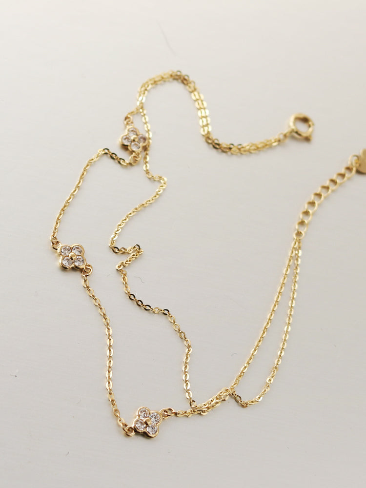 Timeless Elegance – 14K Gold Dainty Flower Charm Adjustable Bracelet