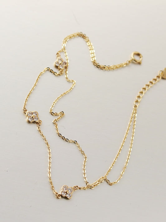 Timeless Elegance – 14K Gold Dainty Flower Charm Adjustable Bracelet