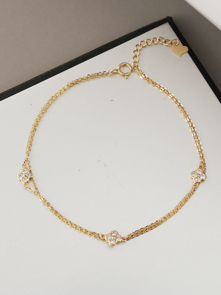 Timeless Elegance – 14K Gold Dainty Flower Charm Adjustable Bracelet