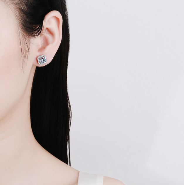 White Sparkle Stud Earrings – 925 Silver