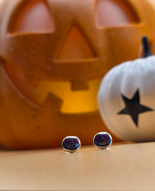 Halloween-themed earrings with a pumpkin and ghost in the background Danavi Aurum